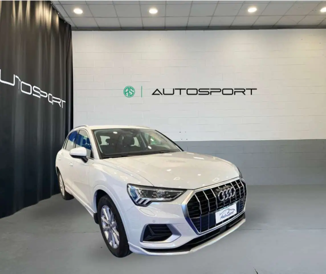 Photo 1 : Audi Q3 2022 Petrol