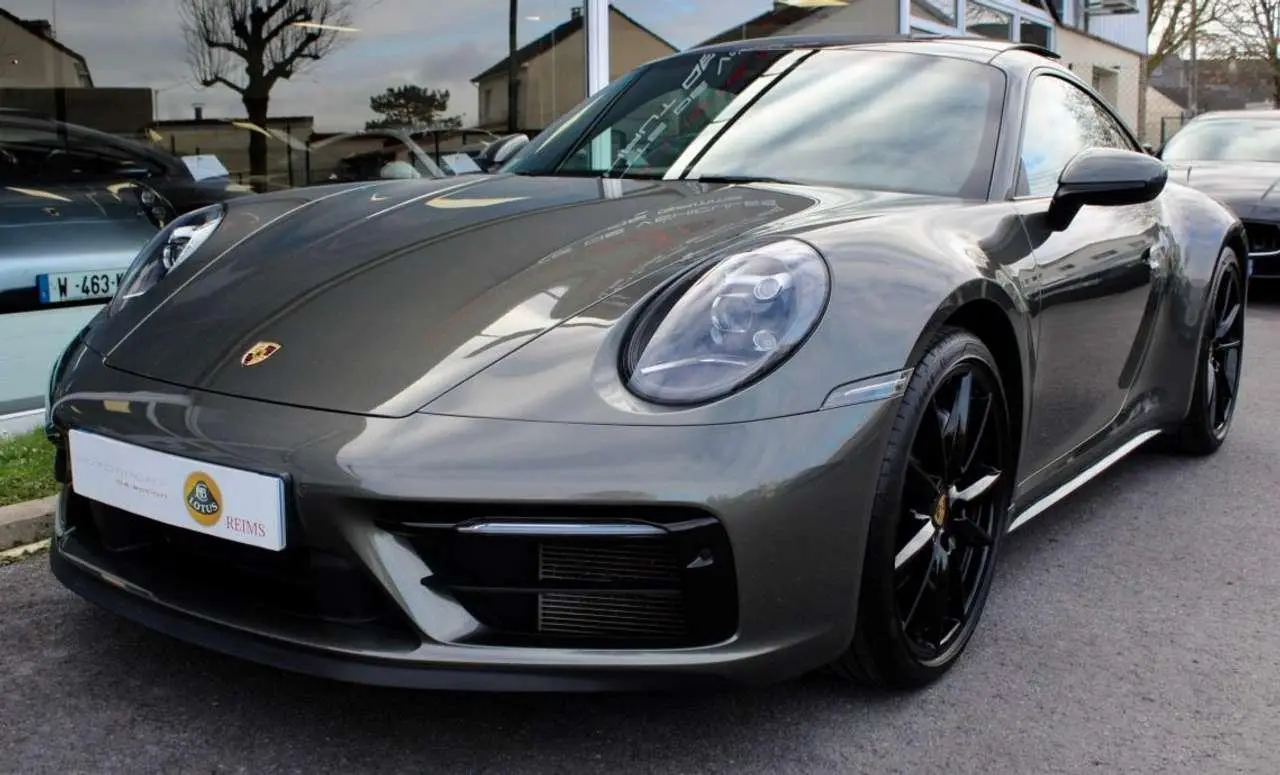 Photo 1 : Porsche 992 2020 Petrol