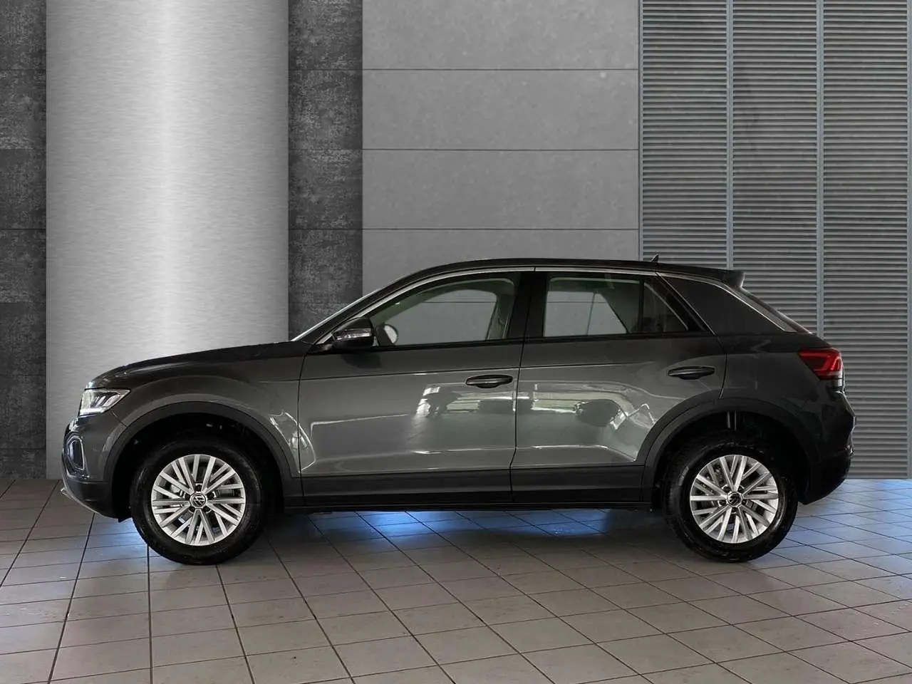 Photo 1 : Volkswagen T-roc 2024 Essence