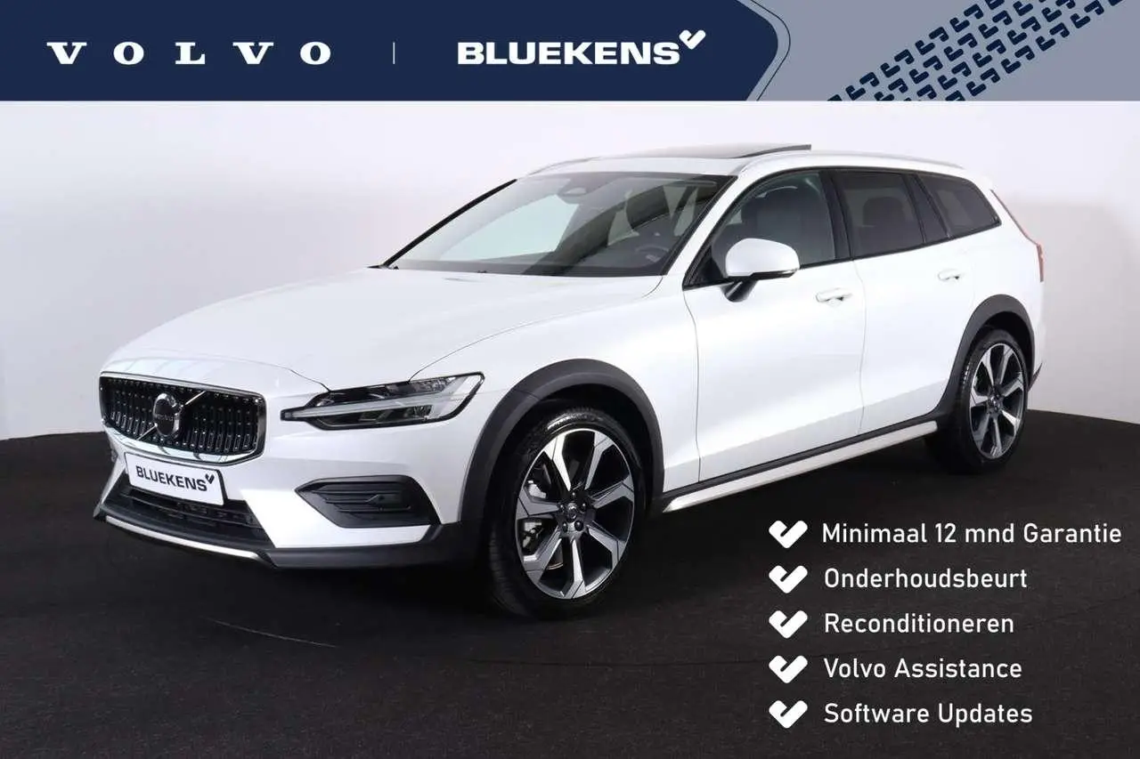 Photo 1 : Volvo V60 2023 Petrol