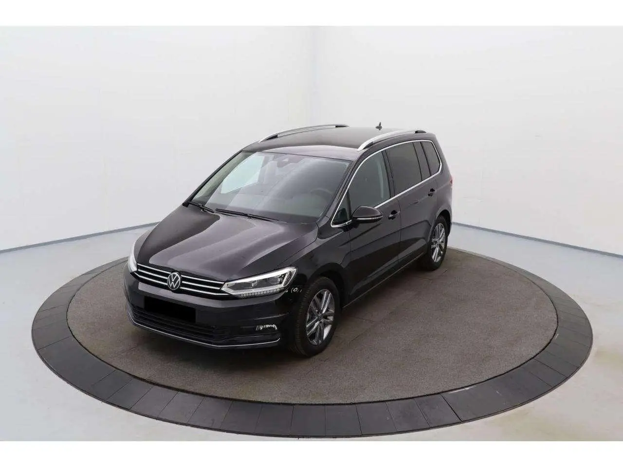 Photo 1 : Volkswagen Touran 2024 Essence