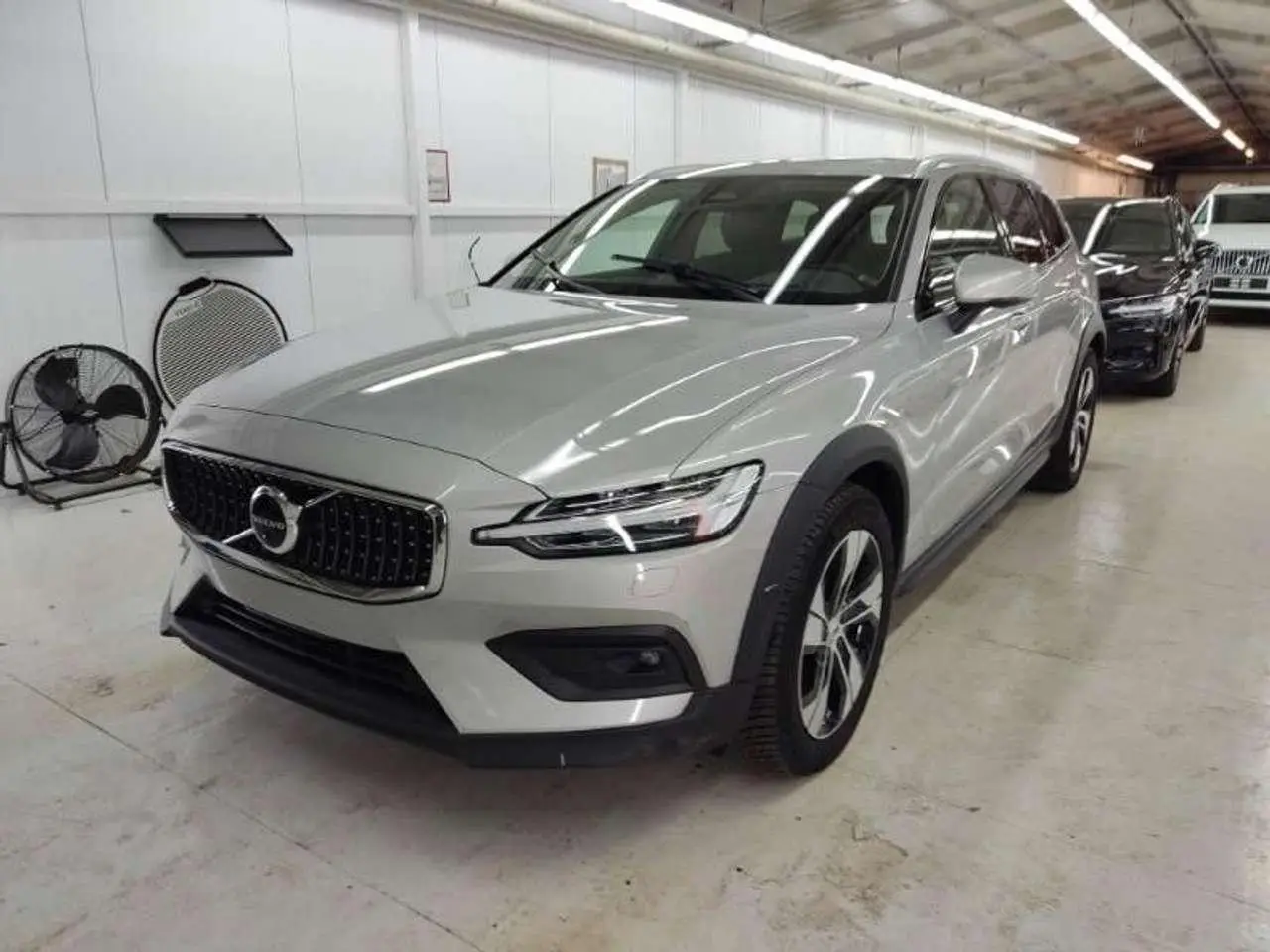 Photo 1 : Volvo V60 2023 Diesel