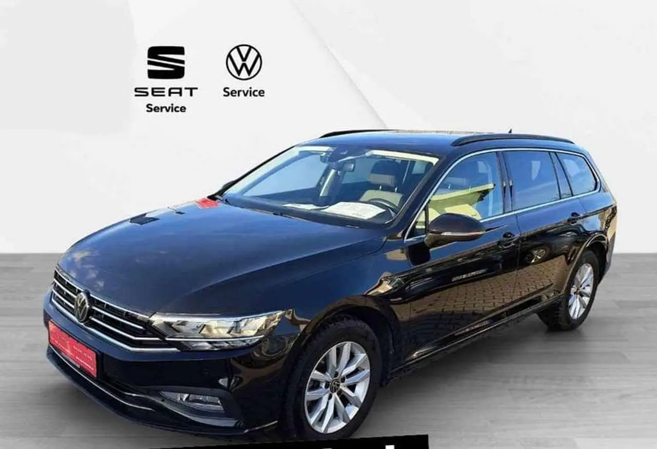 Photo 1 : Volkswagen Passat 2023 Petrol