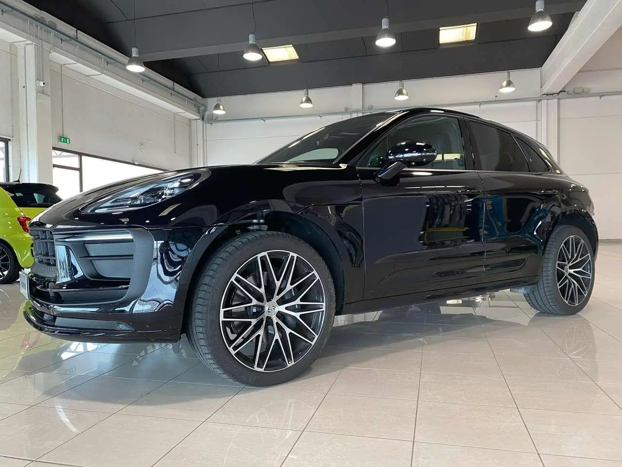 Photo 1 : Porsche Macan 2024 Essence