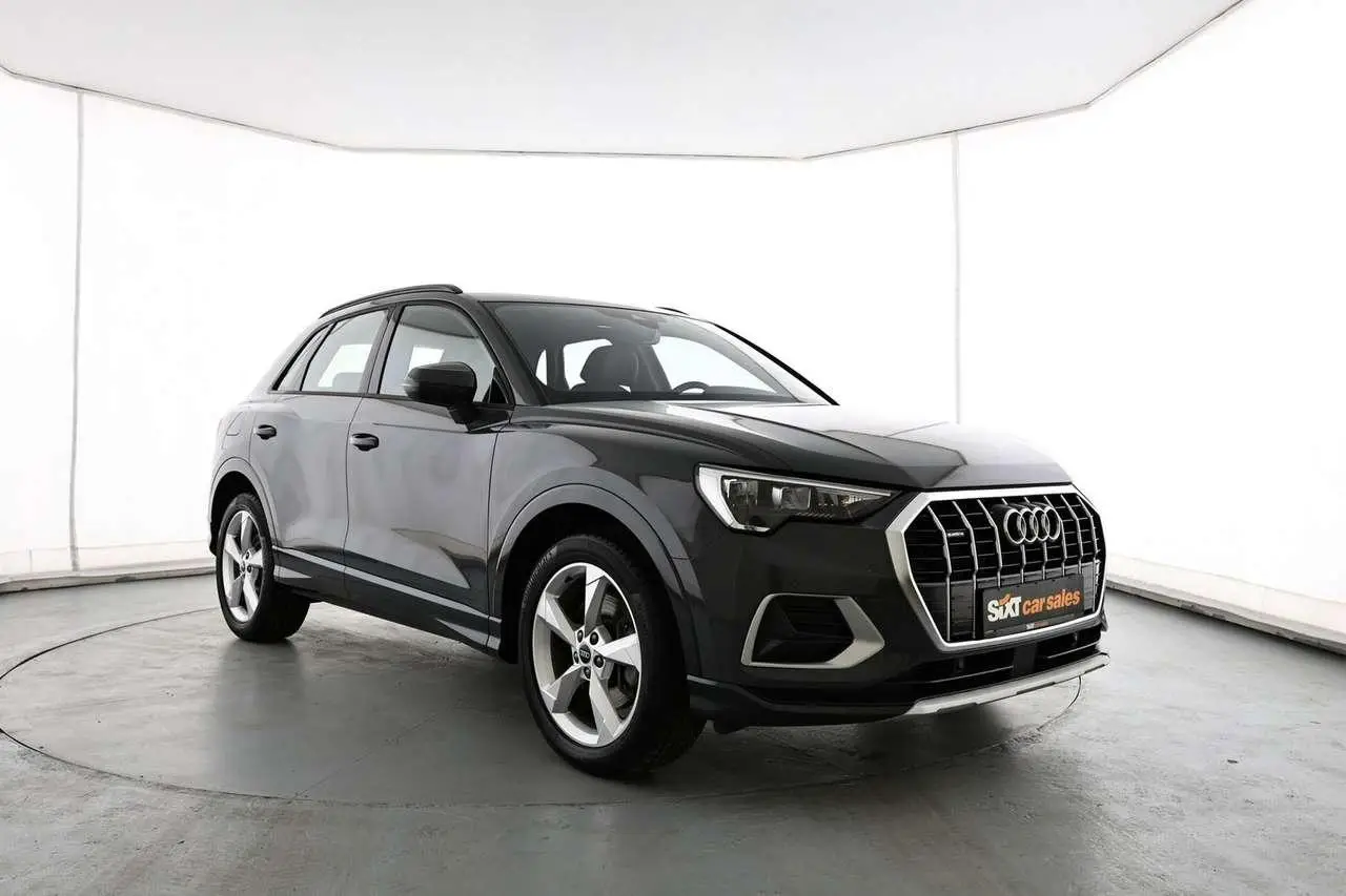 Photo 1 : Audi Q3 2023 Petrol