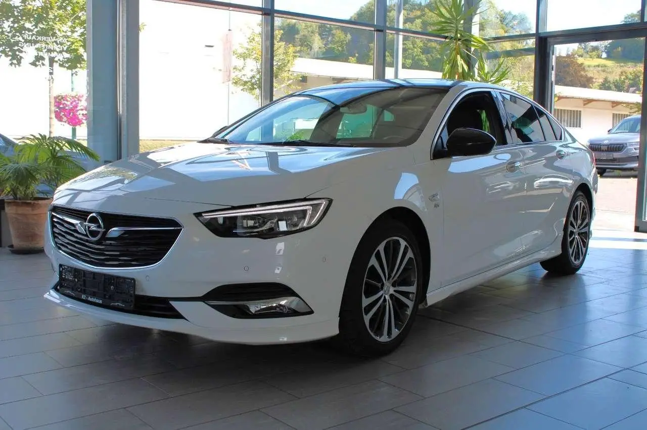 Photo 1 : Opel Insignia 2018 Petrol