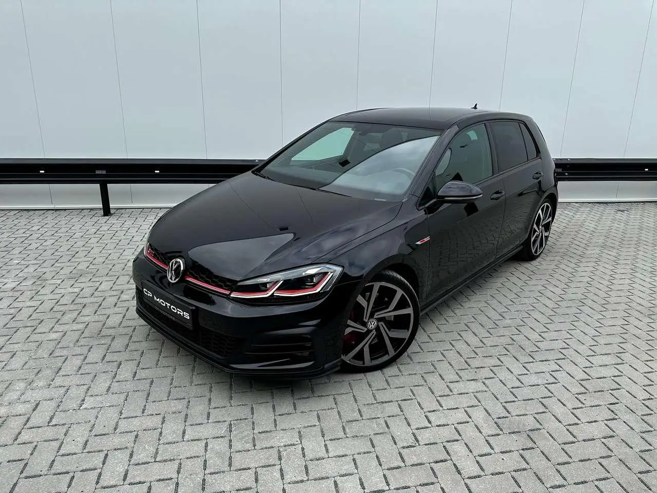 Photo 1 : Volkswagen Golf 2018 Petrol