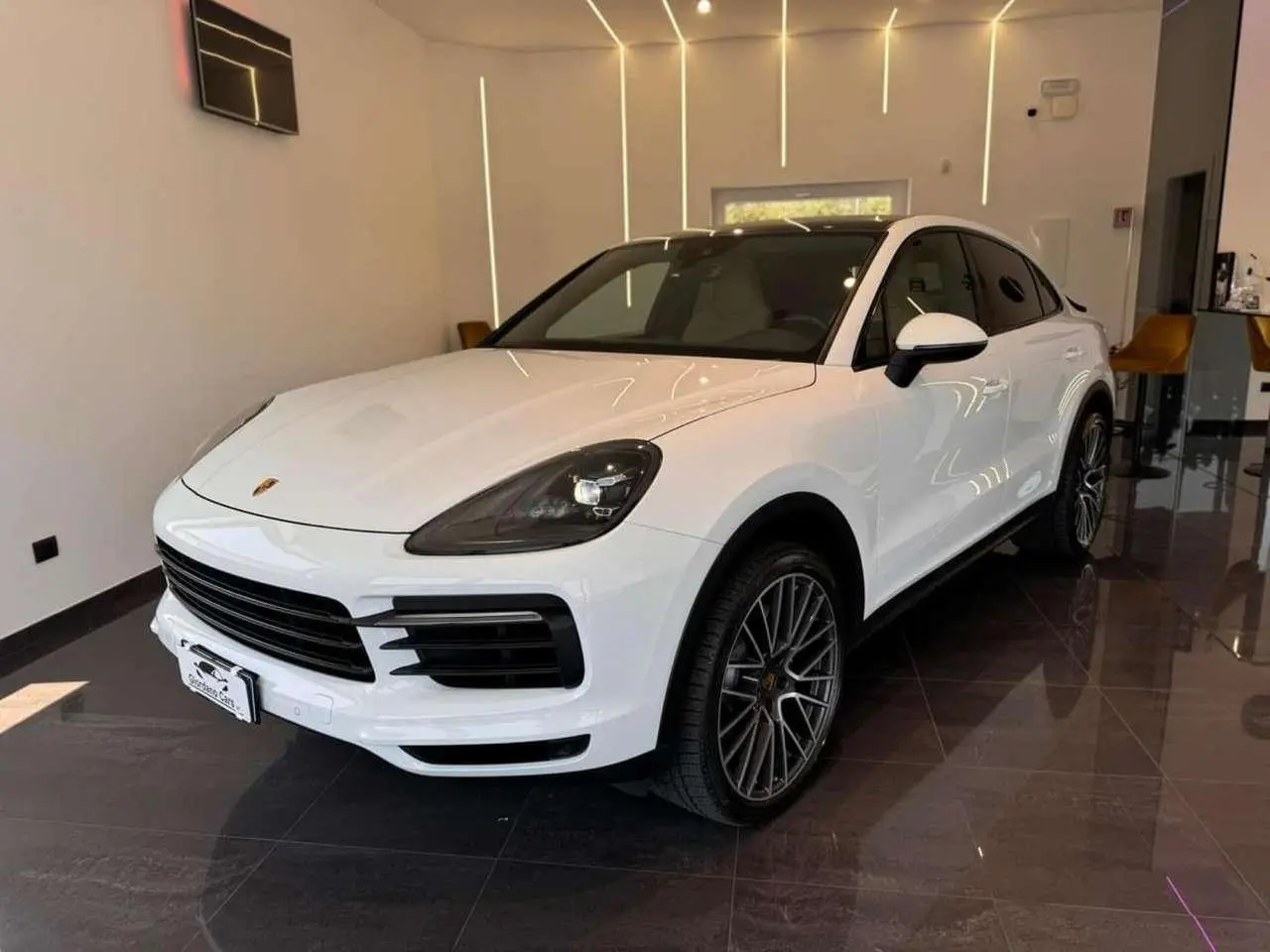 Photo 1 : Porsche Cayenne 2021 Petrol