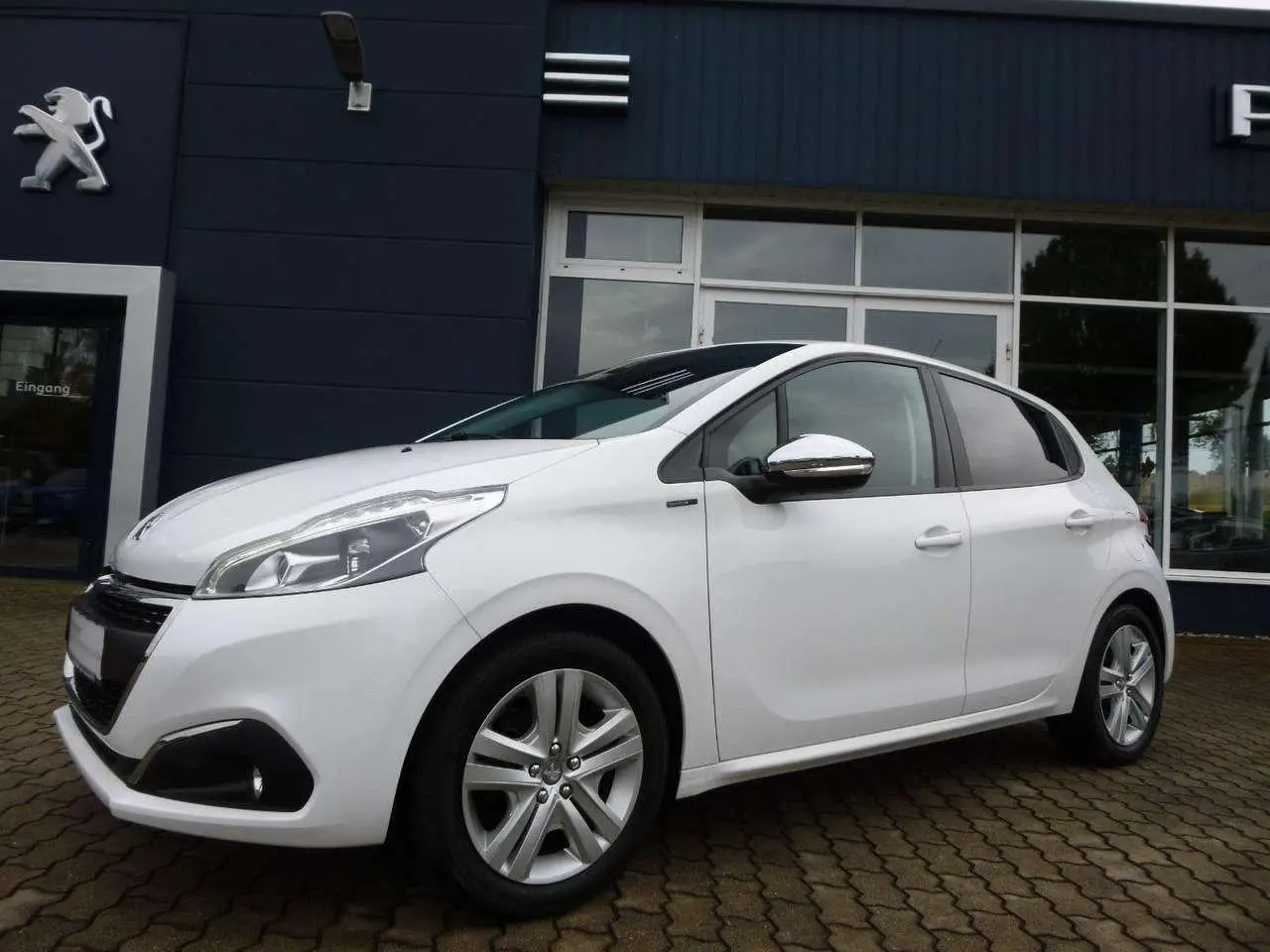 Photo 1 : Peugeot 208 2019 Petrol