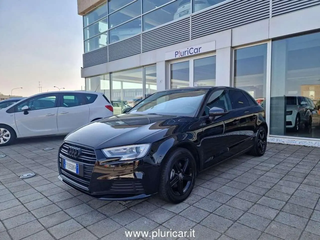 Photo 1 : Audi A3 2019 Petrol