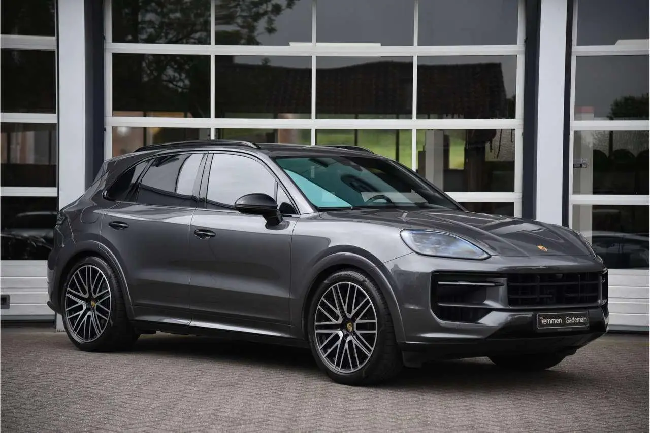 Photo 1 : Porsche Cayenne 2024 Essence