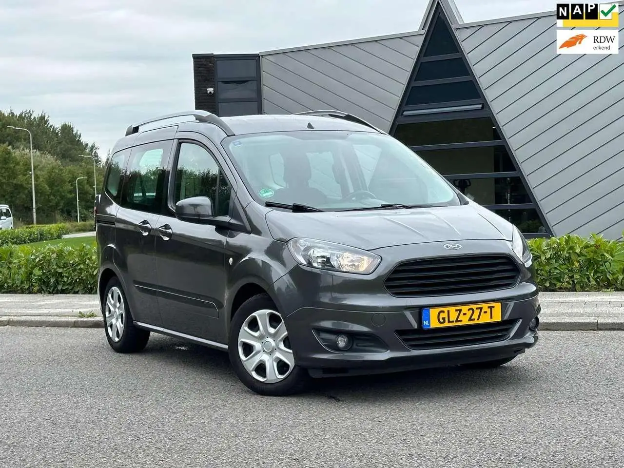 Photo 1 : Ford Tourneo 2017 Essence