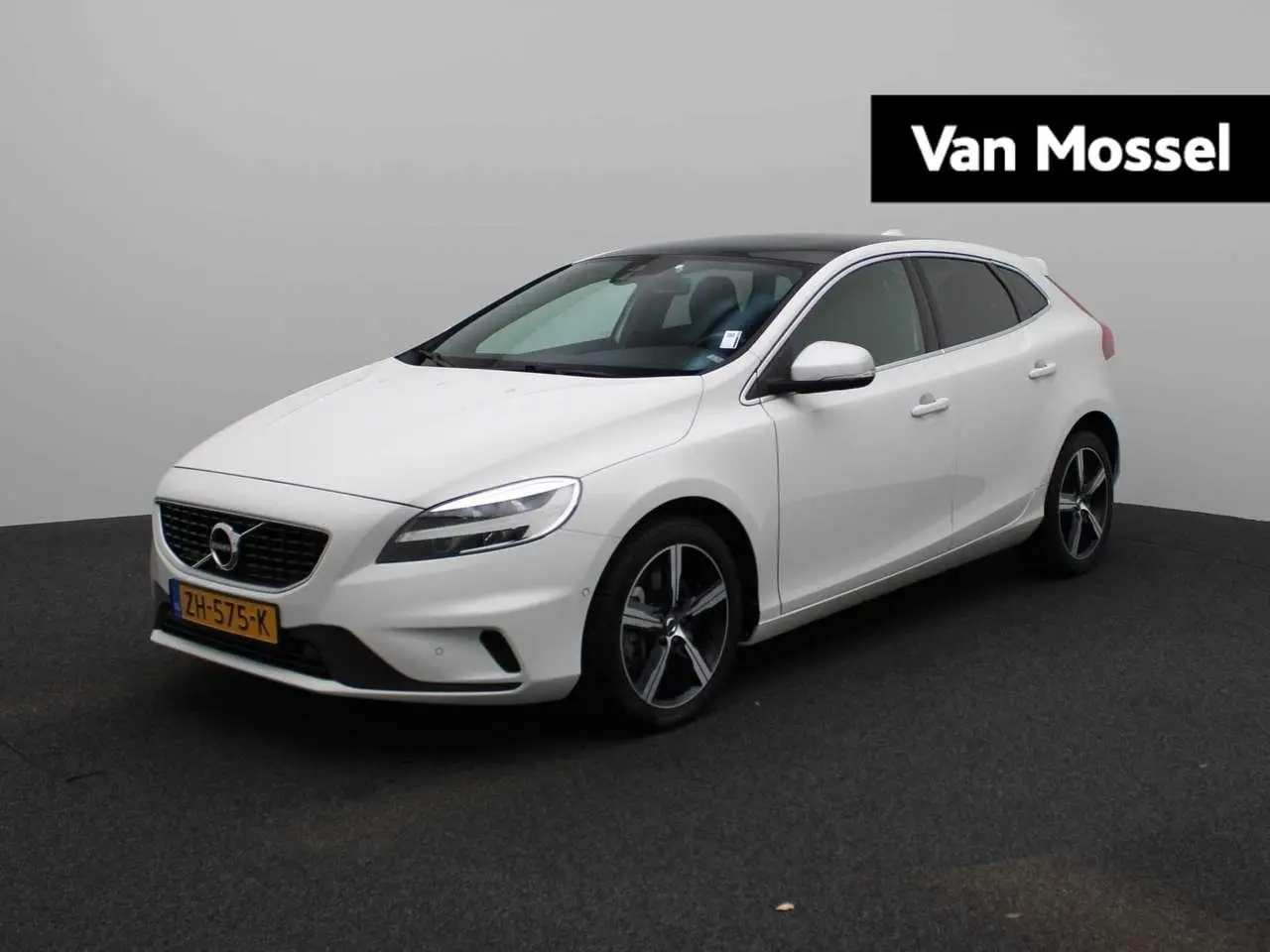 Photo 1 : Volvo V40 2019 Essence