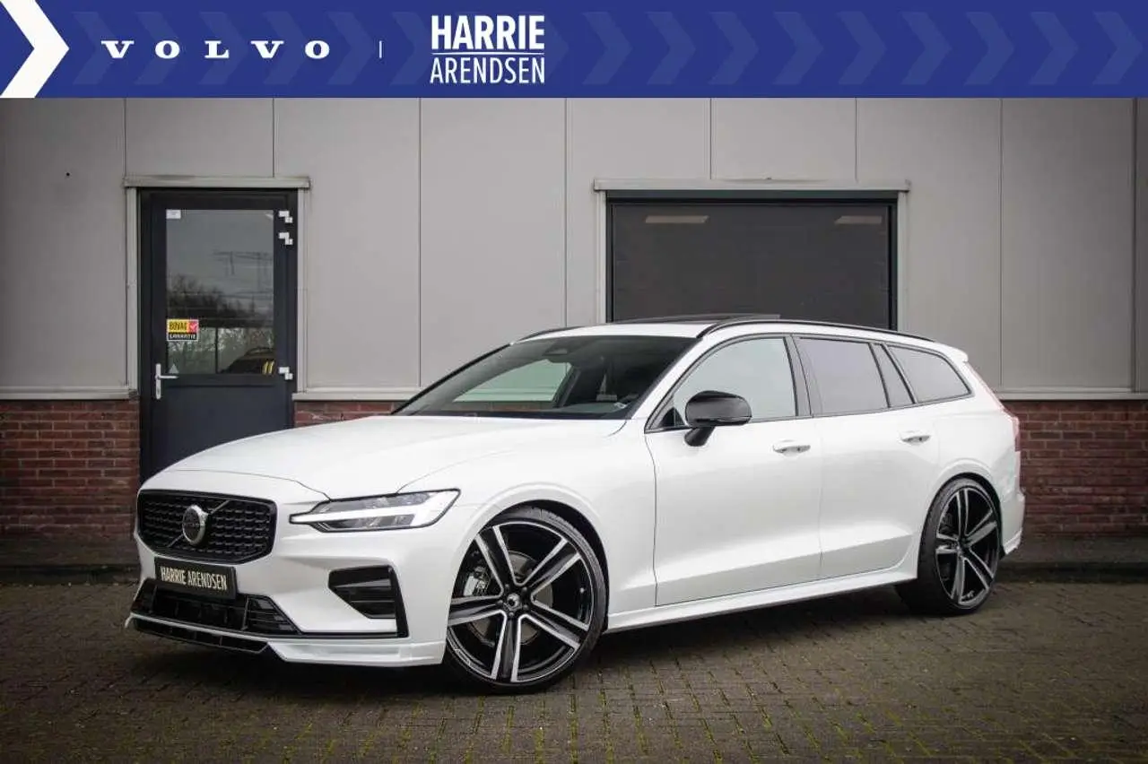 Photo 1 : Volvo V60 2023 Essence