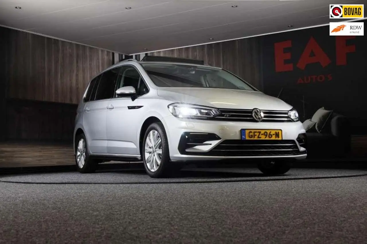 Photo 1 : Volkswagen Touran 2019 Essence