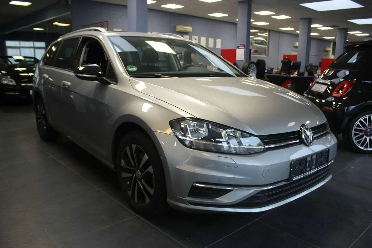 Photo 1 : Volkswagen Golf 2019 Petrol