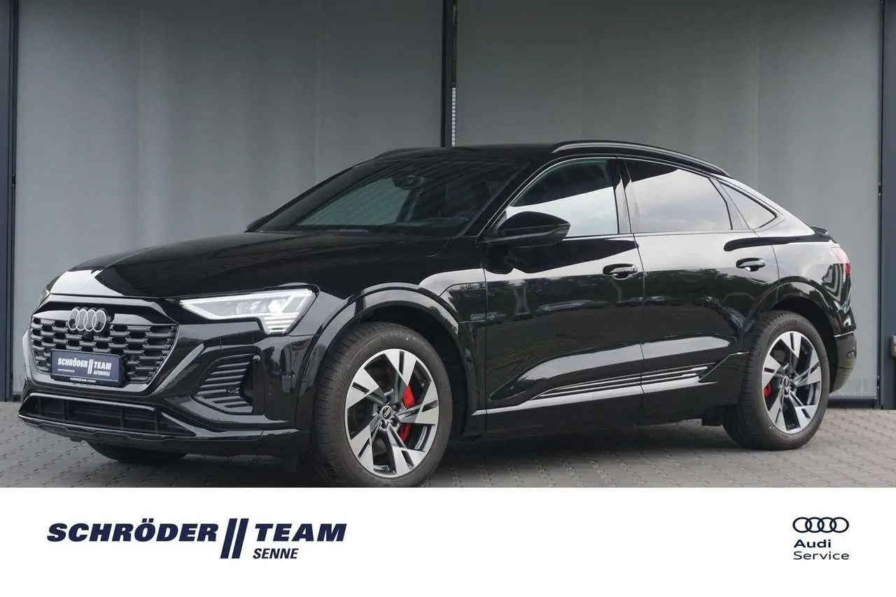 Photo 1 : Audi Q8 2023 Électrique