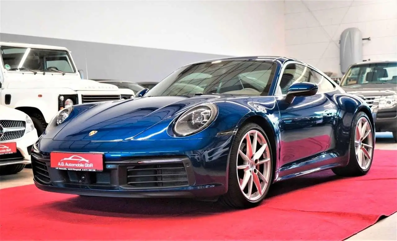 Photo 1 : Porsche 992 2019 Petrol