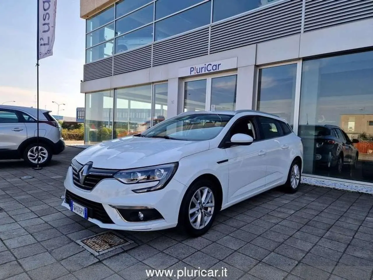 Photo 1 : Renault Megane 2019 Essence