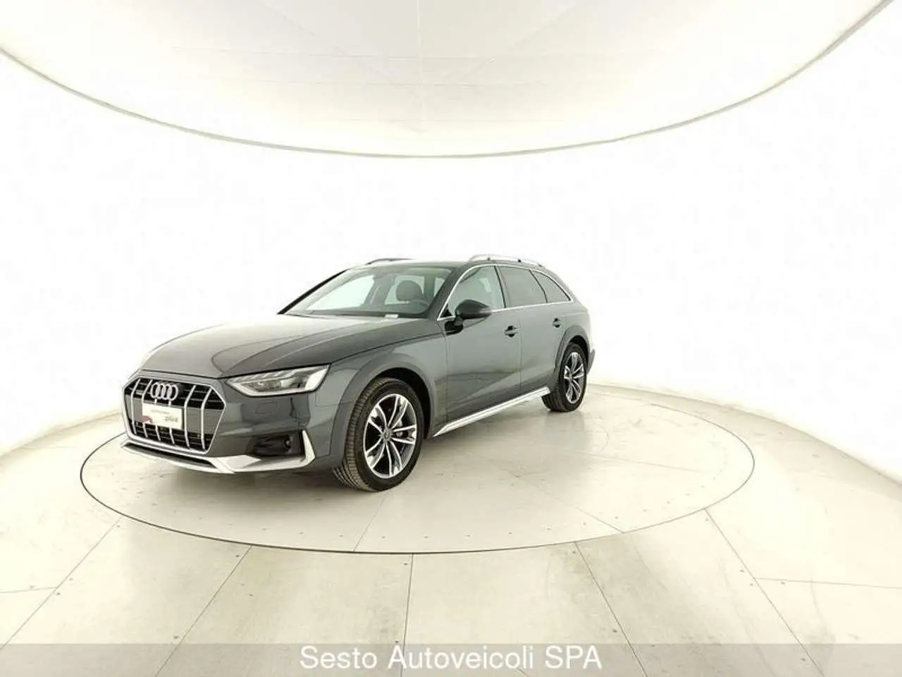 Photo 1 : Audi A4 2023 Hybride