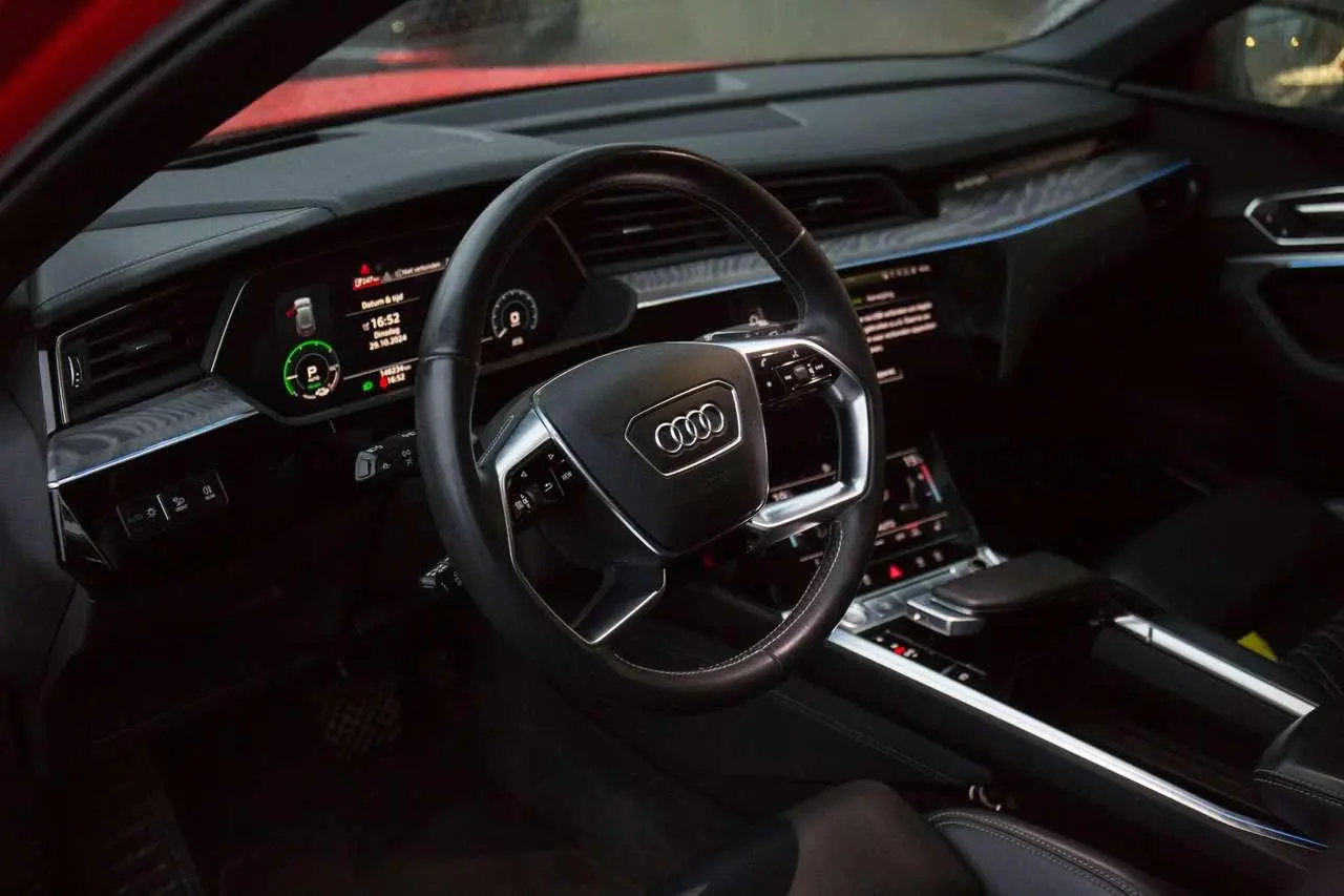 Photo 1 : Audi E-tron 2019 Électrique