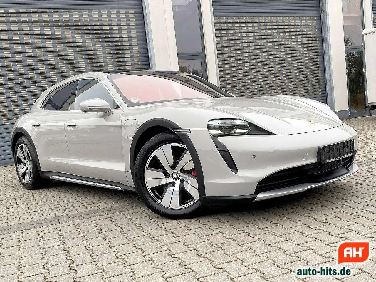 Photo 1 : Porsche Taycan 2021 Electric