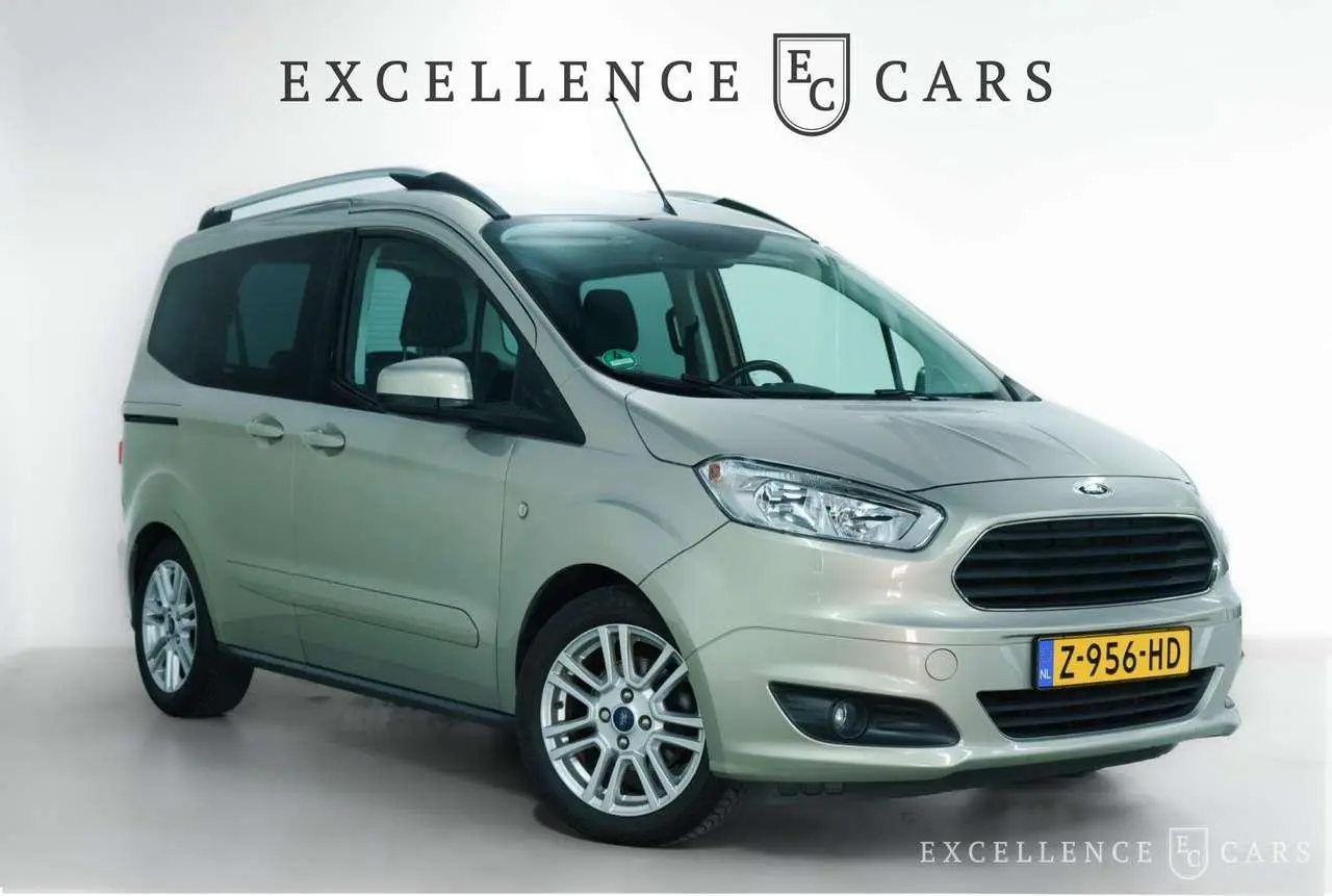 Photo 1 : Ford Tourneo 2015 Essence