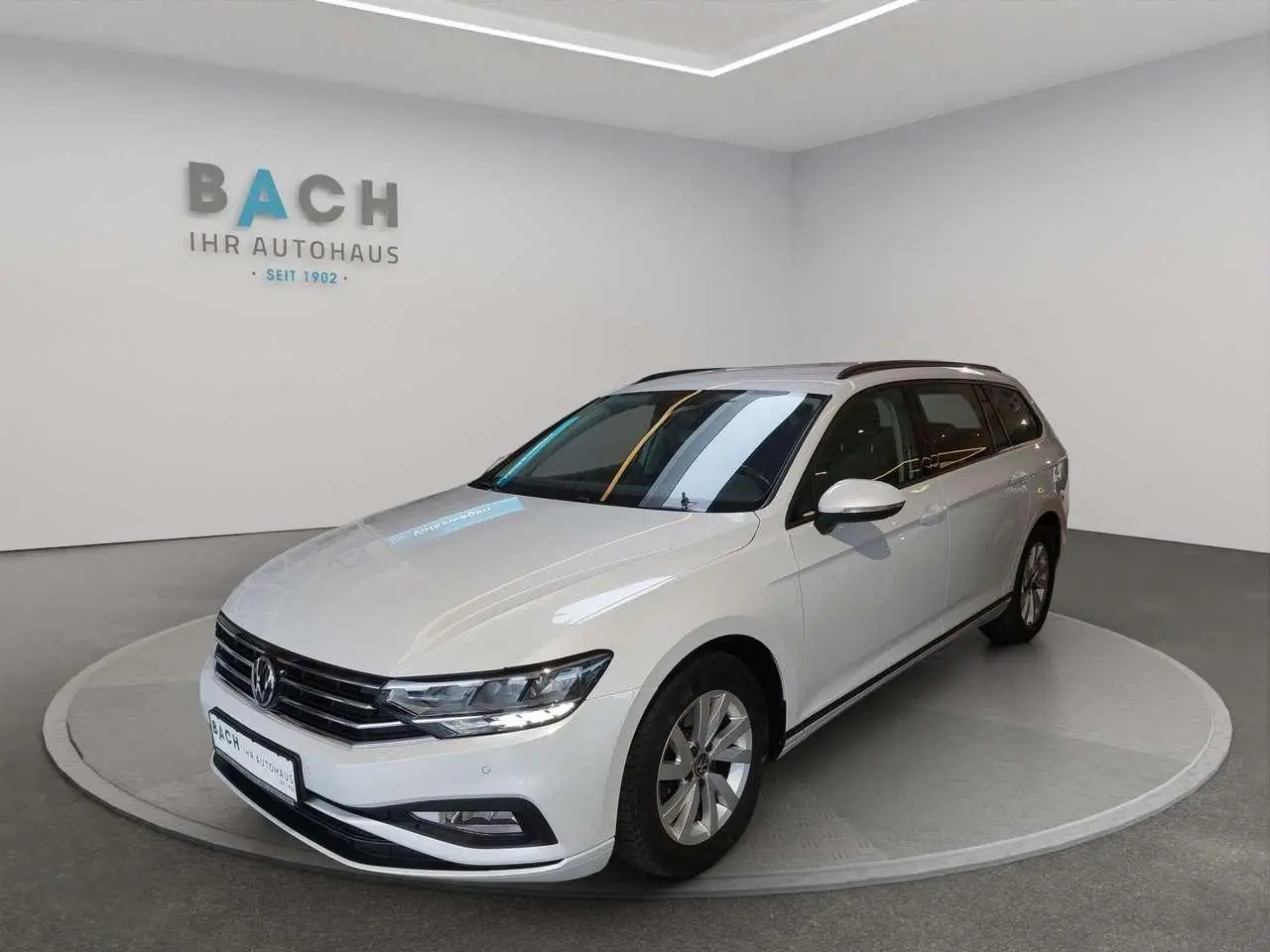 Photo 1 : Volkswagen Passat 2020 Petrol