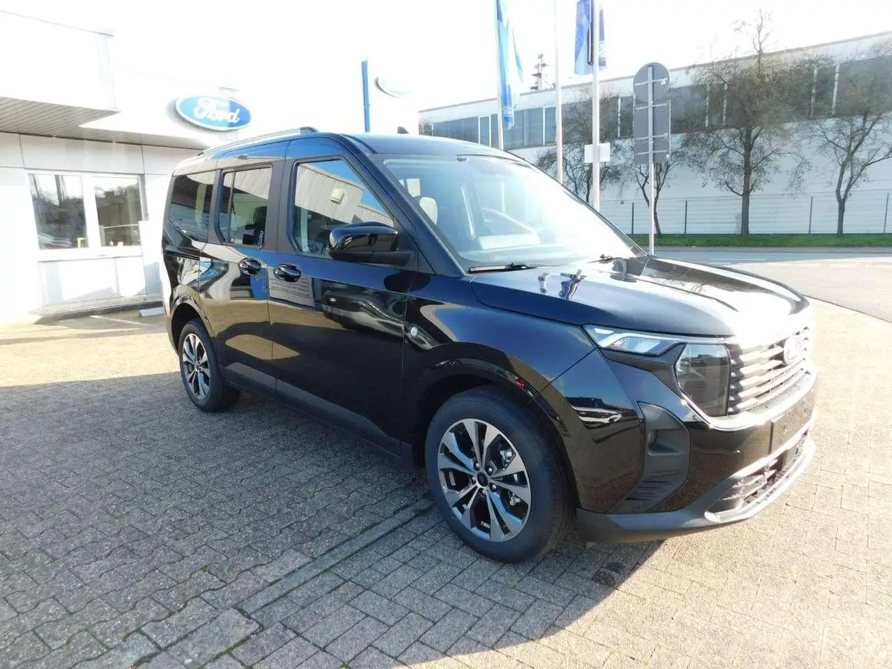 Photo 1 : Ford Tourneo 2024 Essence