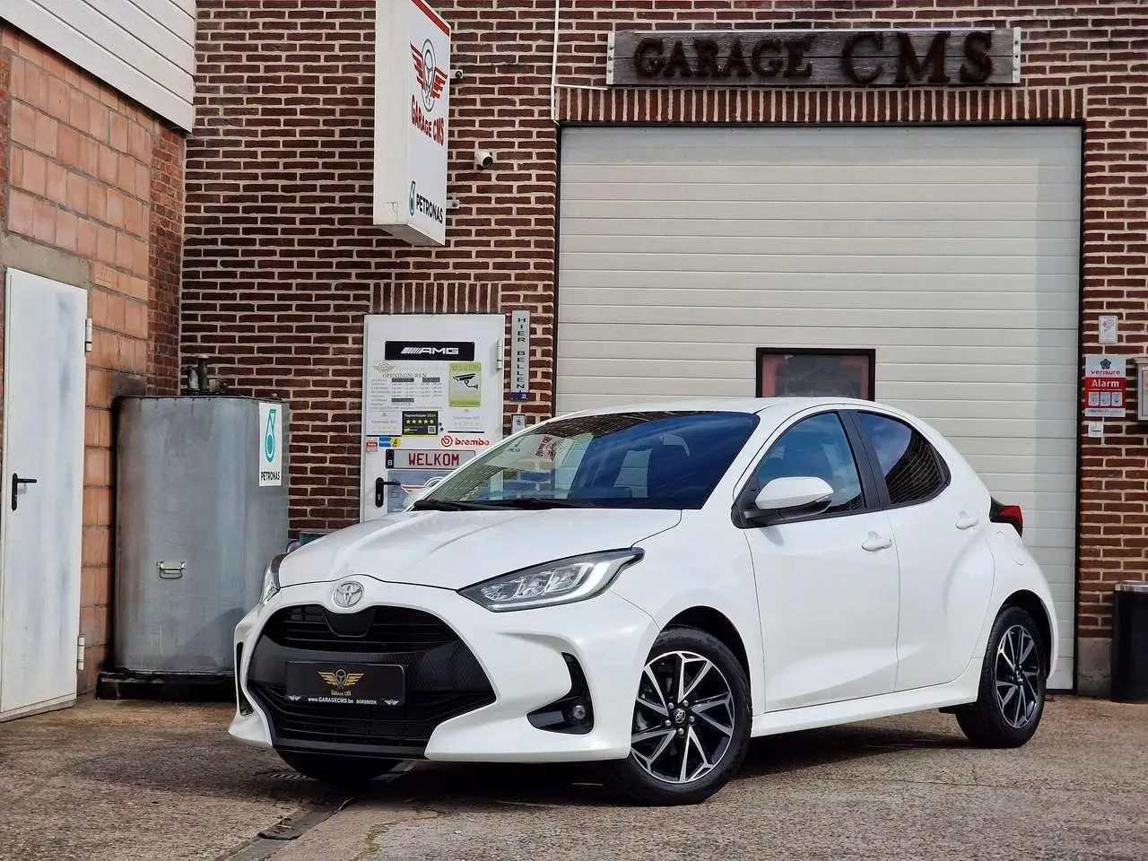 Photo 1 : Toyota Yaris 2023 Petrol