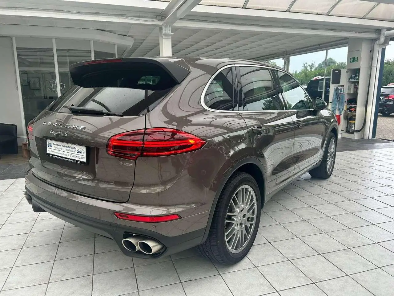 Photo 1 : Porsche Cayenne 2016 Essence