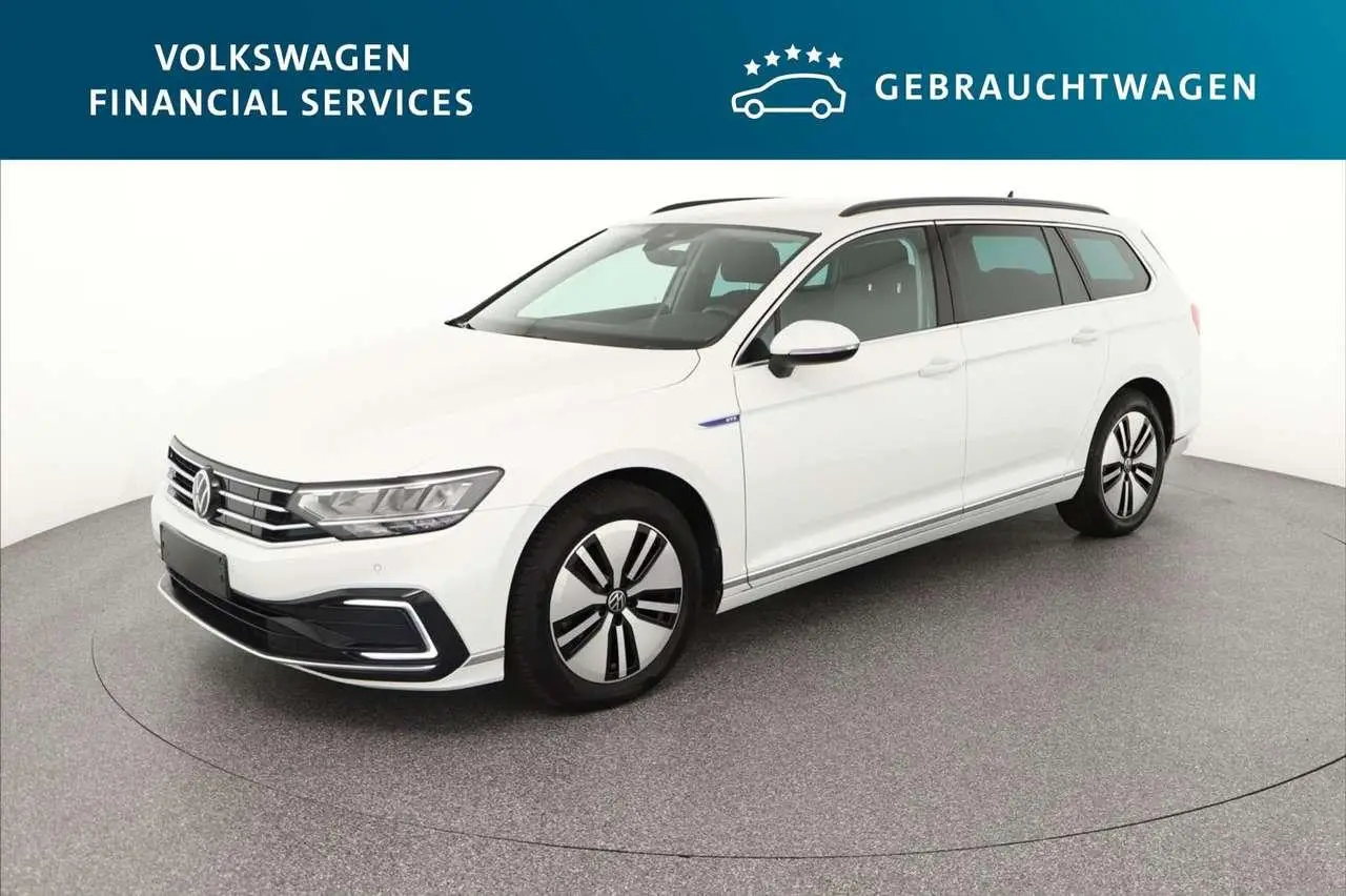 Photo 1 : Volkswagen Passat 2021 Hybride