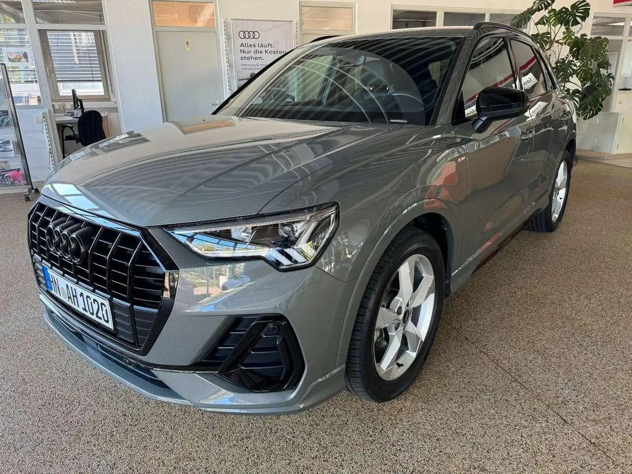 Photo 1 : Audi Q3 2023 Essence