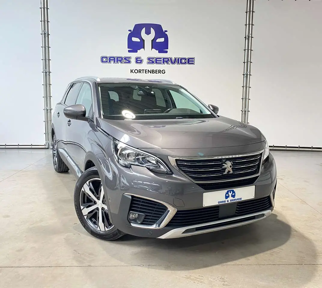 Photo 1 : Peugeot 5008 2019 Essence