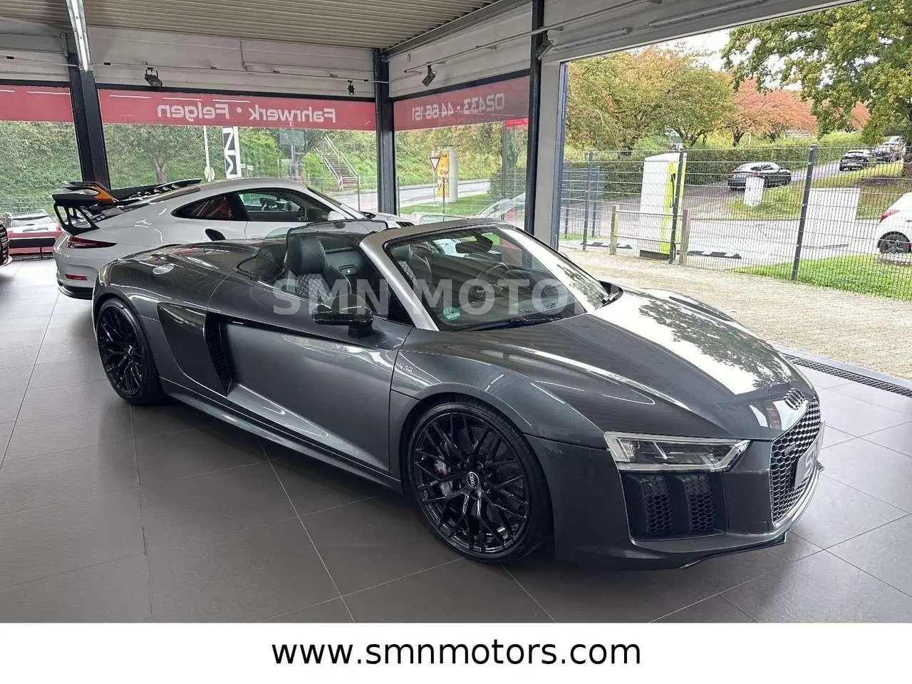 Photo 1 : Audi R8 2017 Petrol