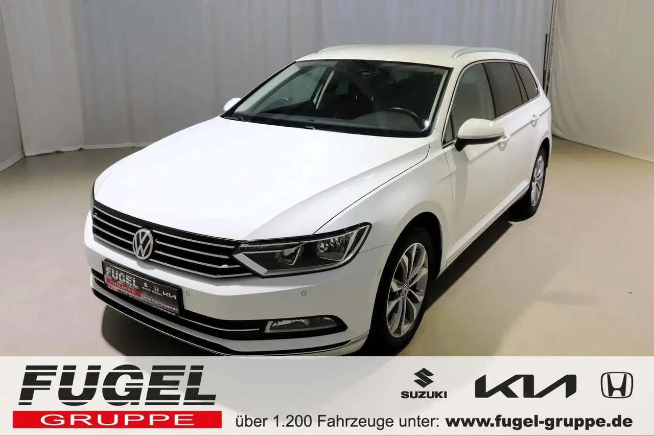 Photo 1 : Volkswagen Passat 2017 Petrol