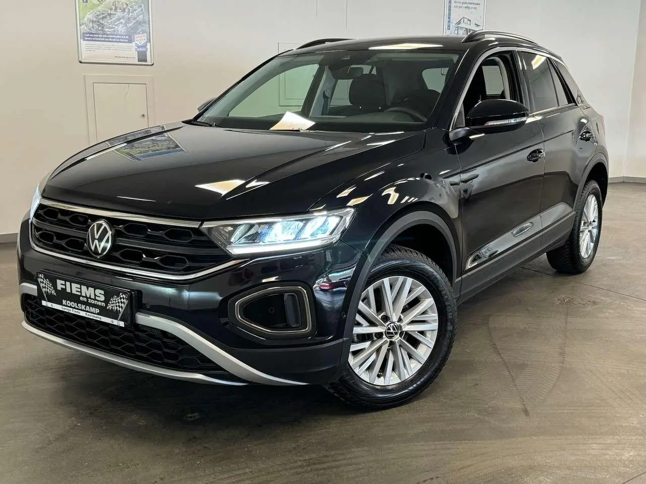 Photo 1 : Volkswagen T-roc 2023 Petrol