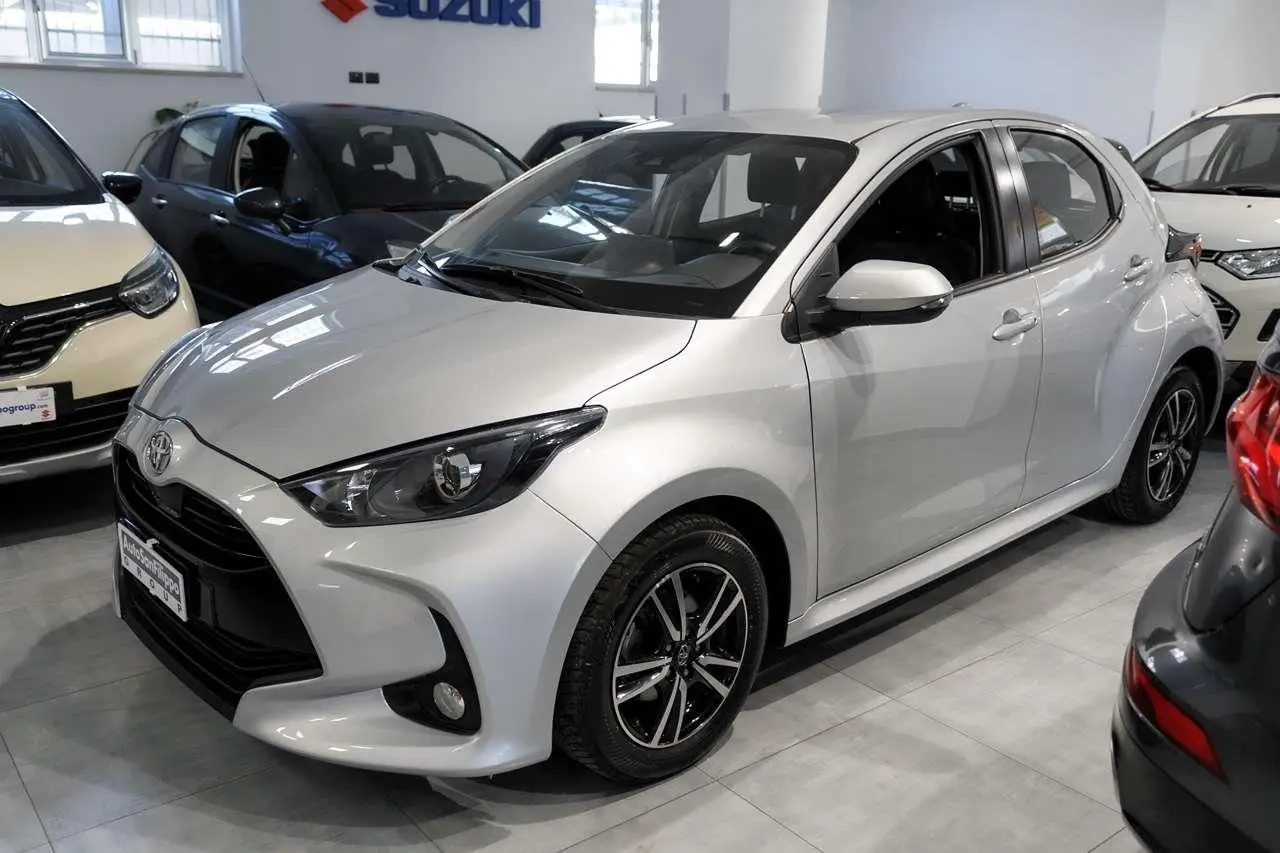 Photo 1 : Toyota Yaris 2020 Petrol