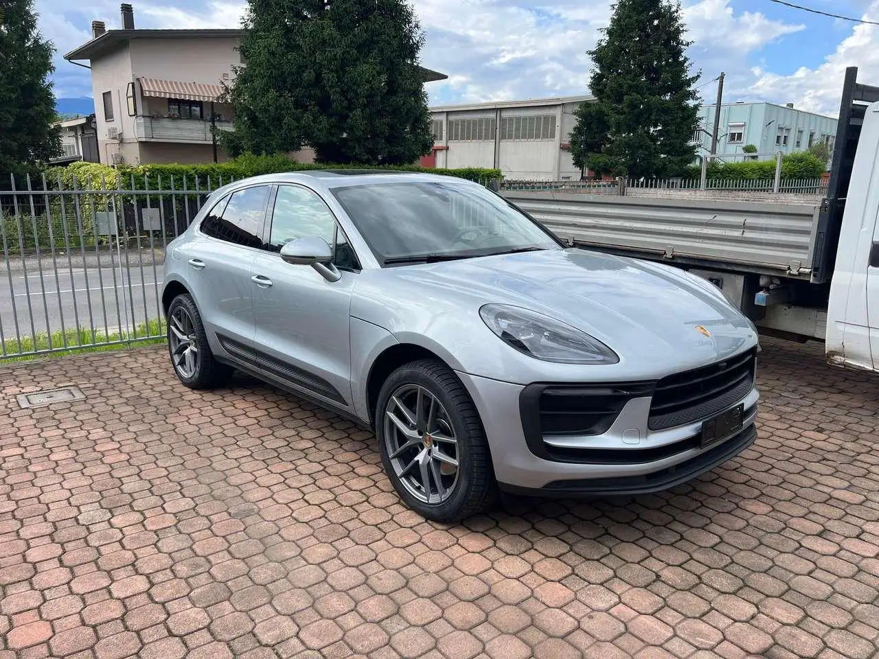 Photo 1 : Porsche Macan 2022 Essence