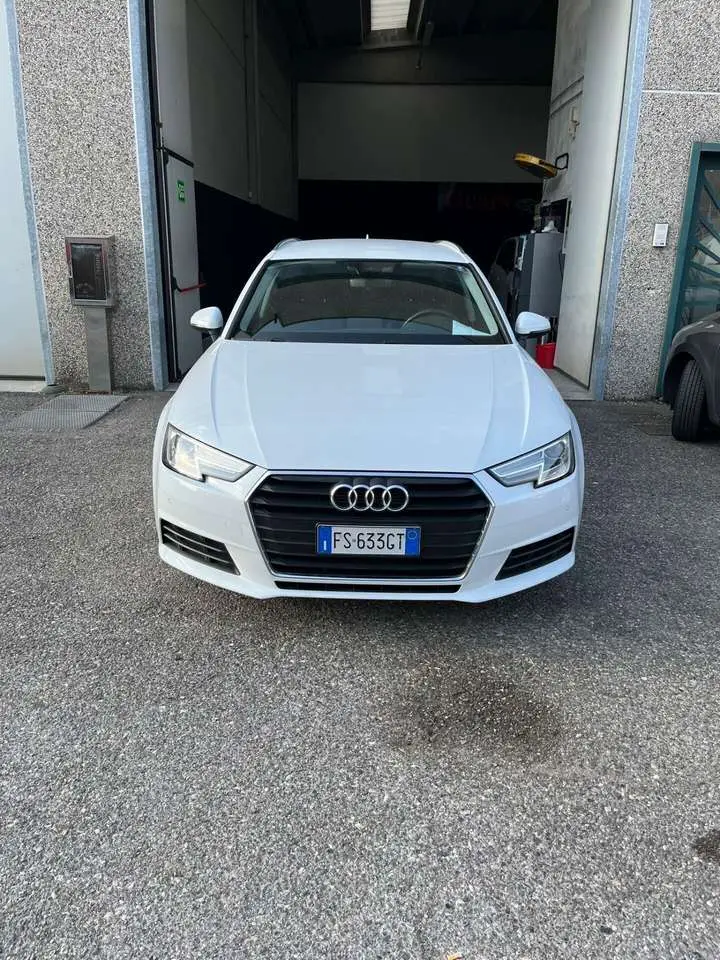 Photo 1 : Audi A4 2018 Diesel