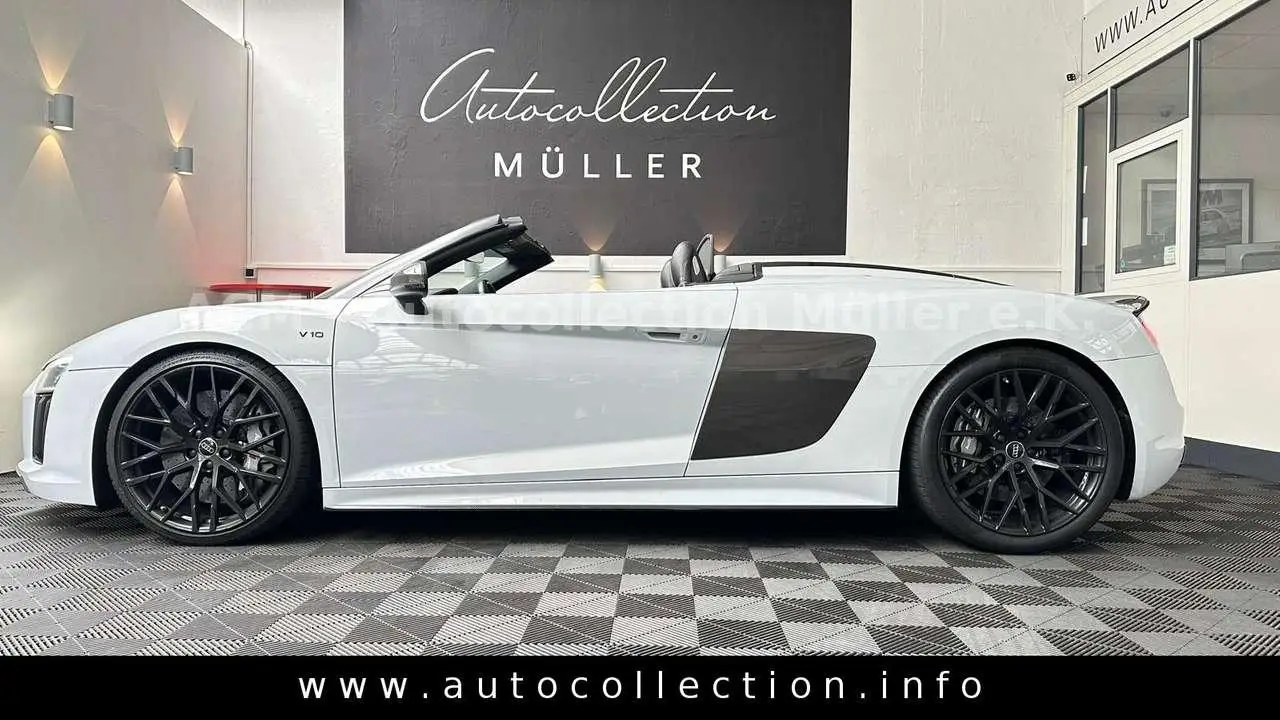 Photo 1 : Audi R8 2017 Petrol