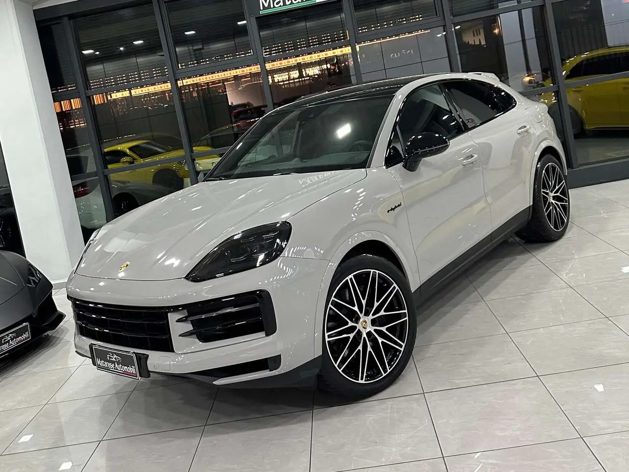 Photo 1 : Porsche Cayenne 2024 Hybrid