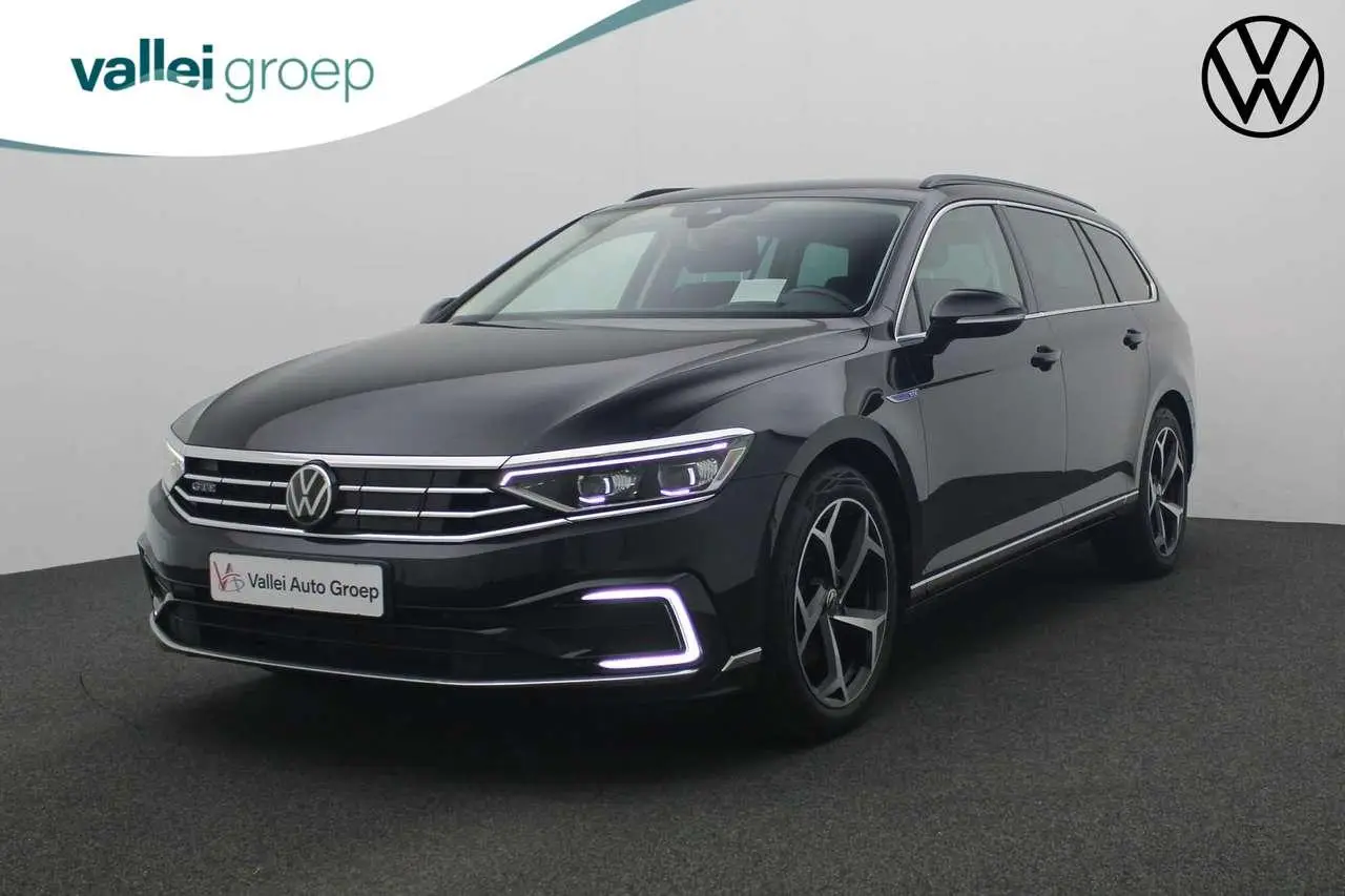 Photo 1 : Volkswagen Passat 2021 Hybride