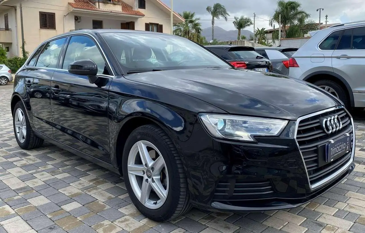 Photo 1 : Audi A3 2018 Diesel