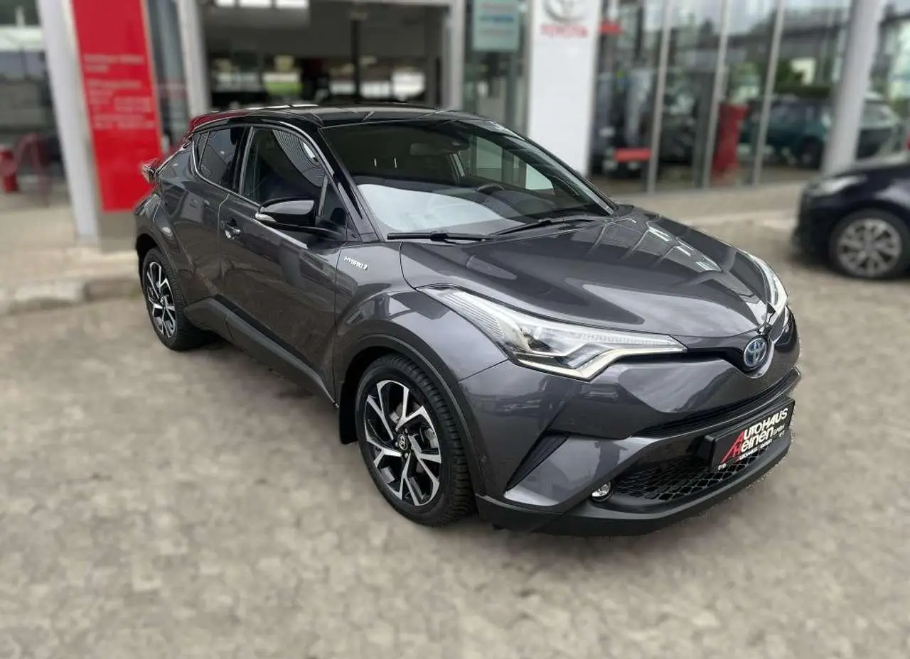 Photo 1 : Toyota C-hr 2017 Hybrid