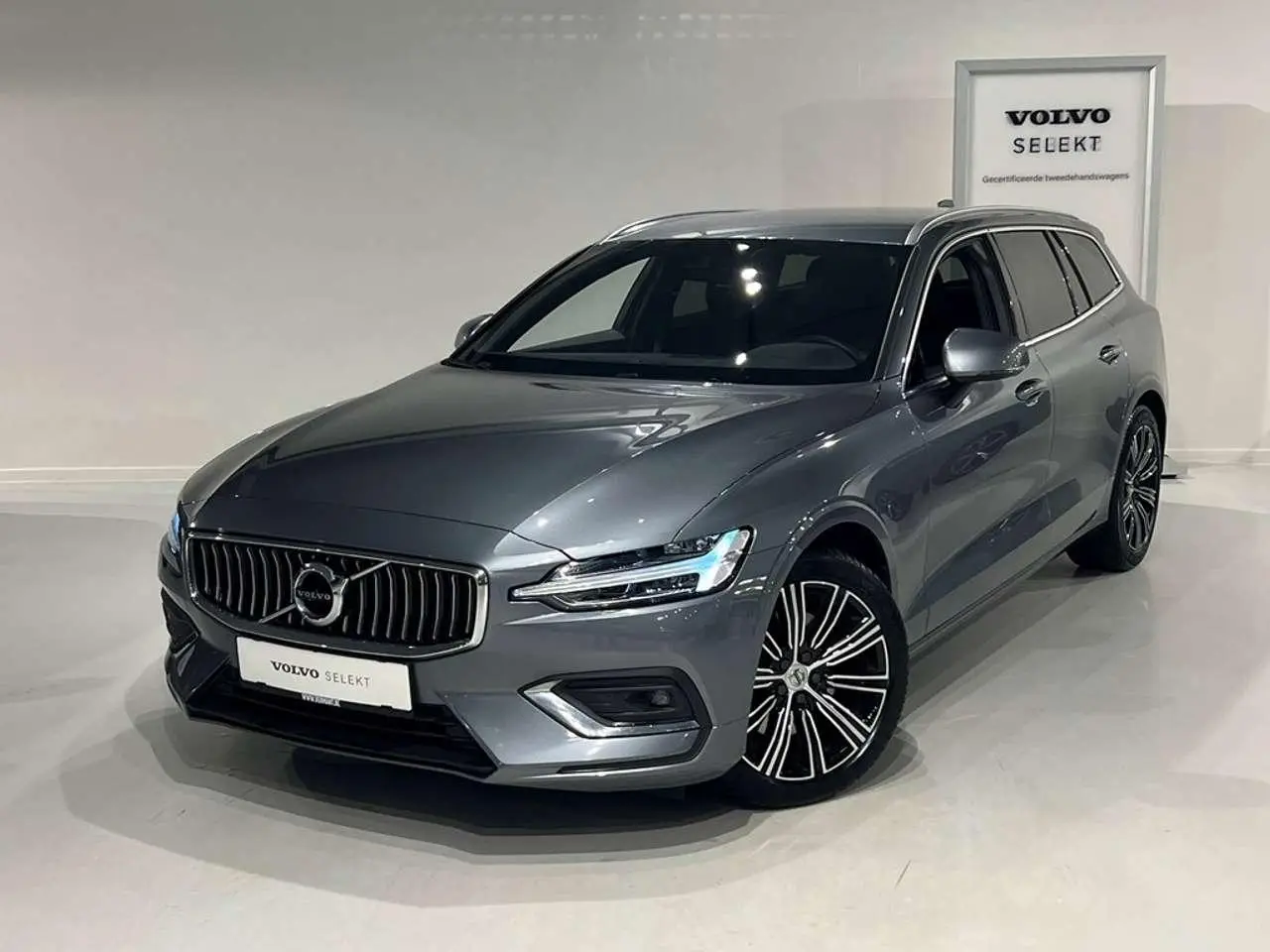 Photo 1 : Volvo V60 2020 Petrol