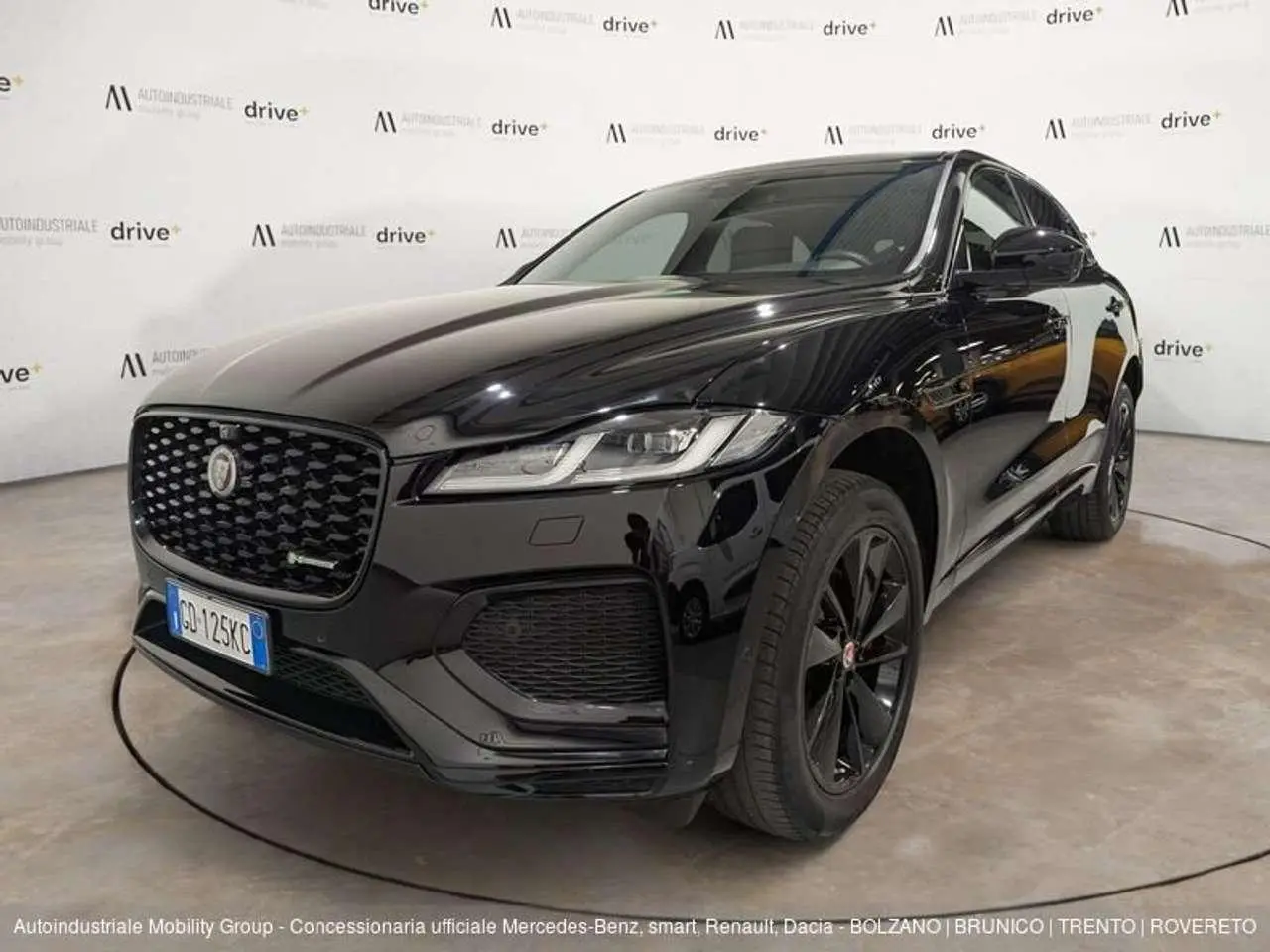 Photo 1 : Jaguar E-pace 2021 Hybrid