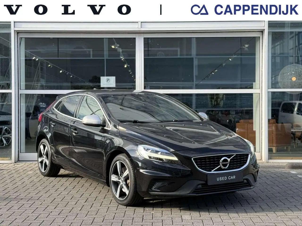 Photo 1 : Volvo V40 2019 Petrol