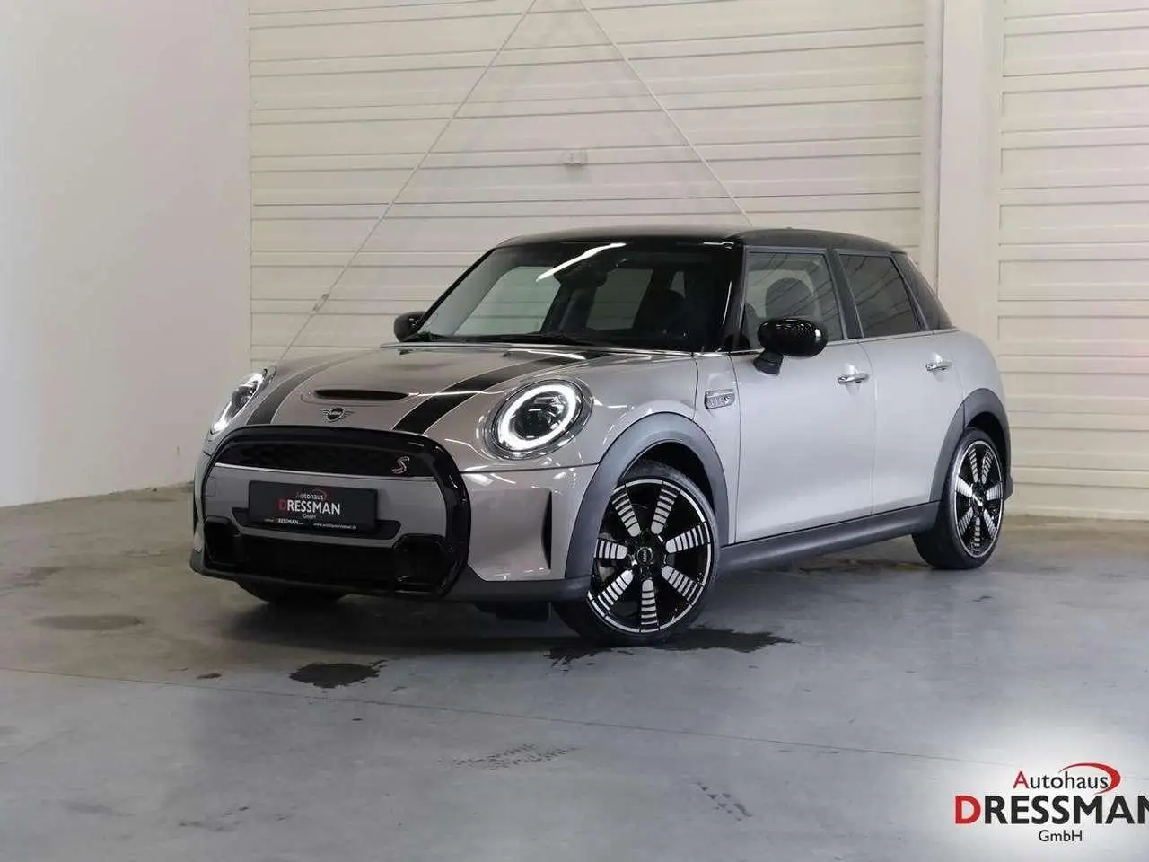 Photo 1 : Mini Cooper 2024 Petrol