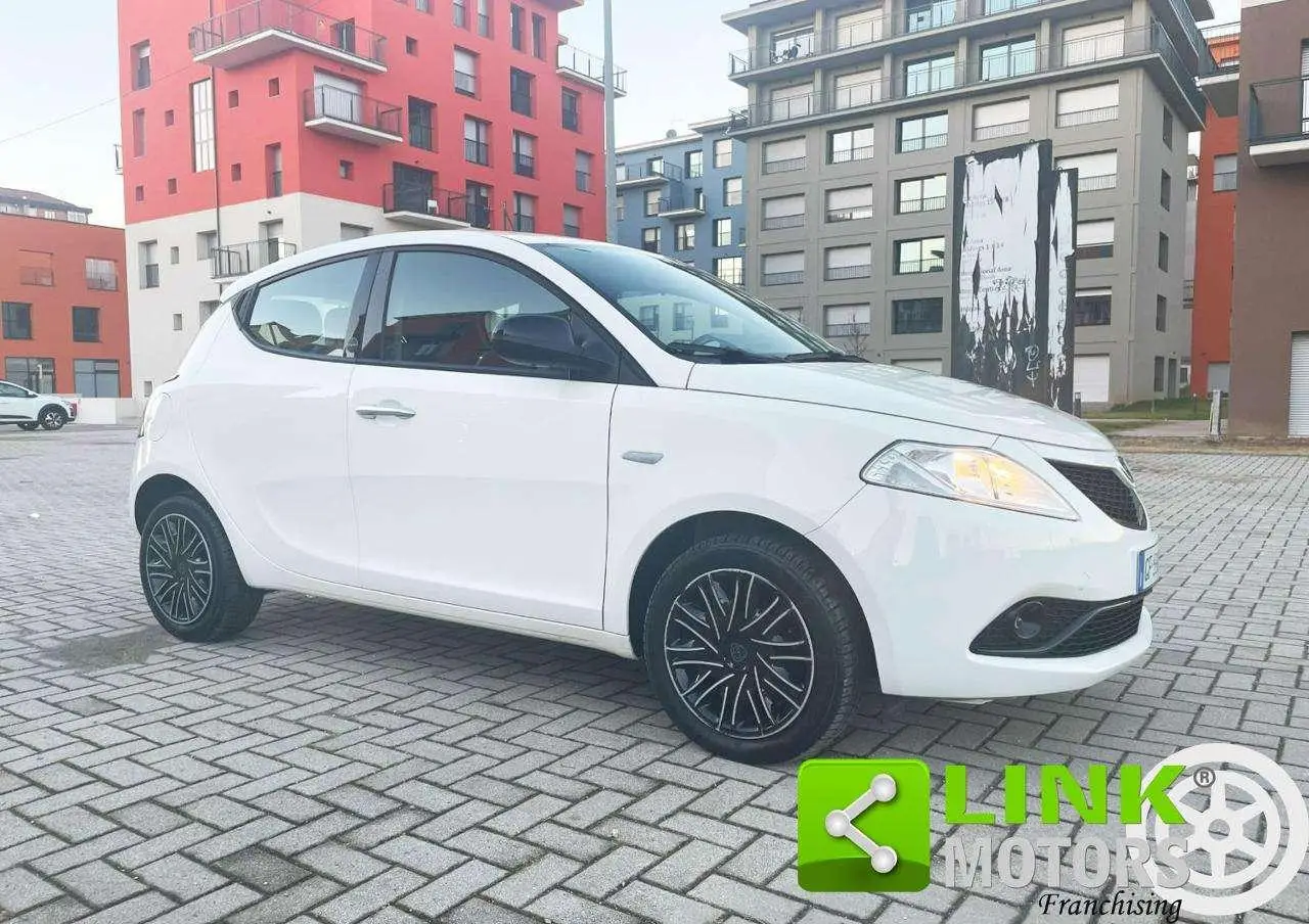 Photo 1 : Lancia Ypsilon 2021 Petrol